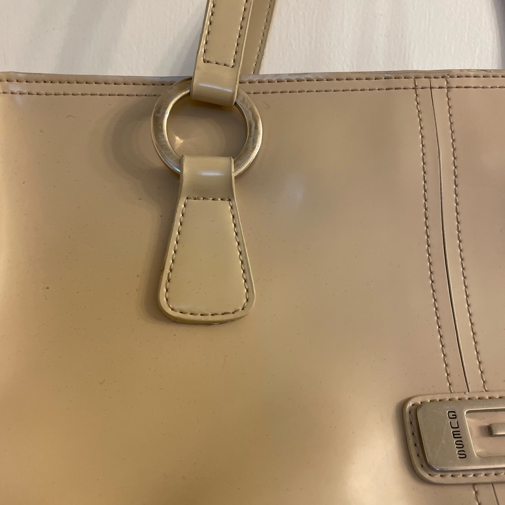 Guess - Picture 3 of 7